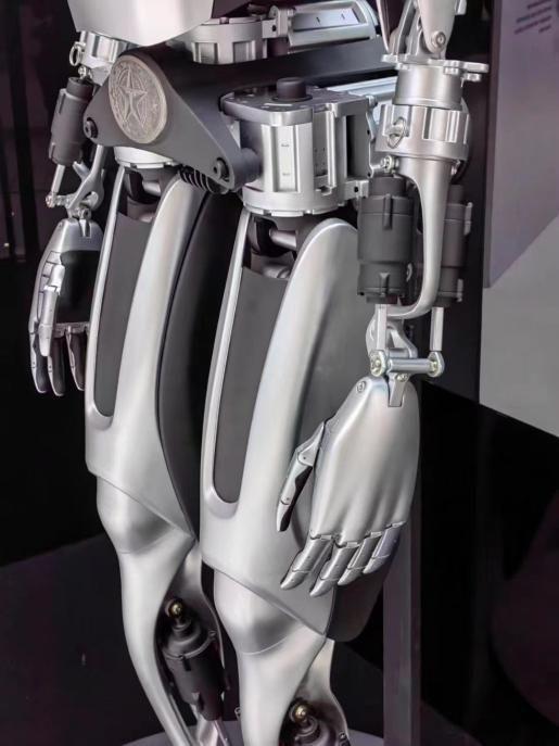 2023世界人工智能大會 智能機(jī)器人亮相引爆熱潮，最低售價(jià)百萬引領(lǐng)行業(yè)新動向