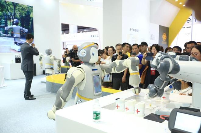 “機(jī)”動時(shí)刻，智領(lǐng)未來 中瑞福寧機(jī)器人閃耀2018世界機(jī)器人大會